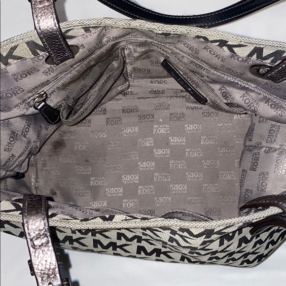 Michael Kors purse! - Picture 2 of 3